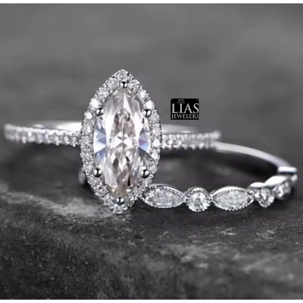 New 18k white gold wedding ring set